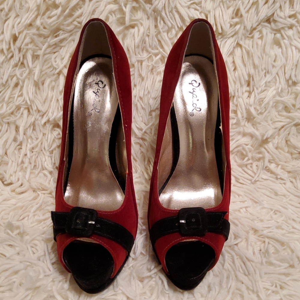 Qupid Velvet Burgundy & Black Heels Size 7½